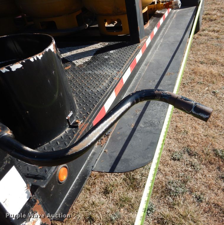 image for item DJ8819 2005 Sage flatbed trailer with pneumatic service system