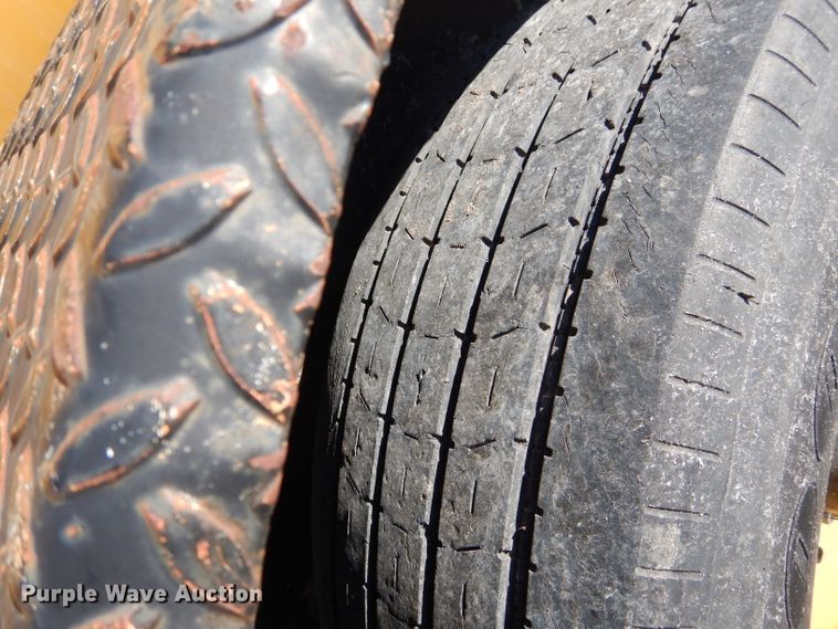 image for item DJ8819 2005 Sage flatbed trailer with pneumatic service system