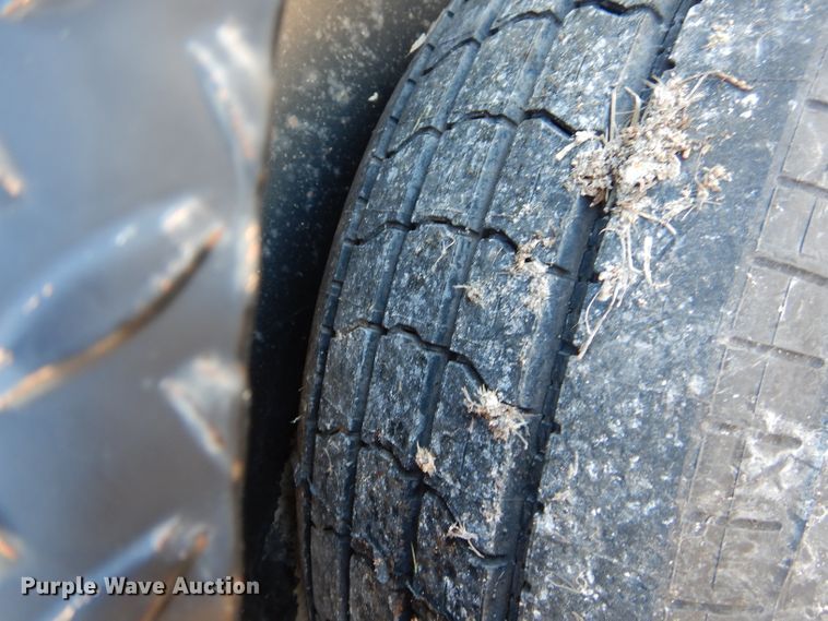 image for item DJ8819 2005 Sage flatbed trailer with pneumatic service system