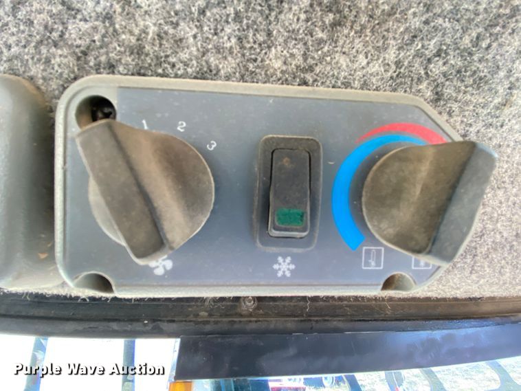 image for item EL9623 2005 Bobcat T190  tracked skid steer loader