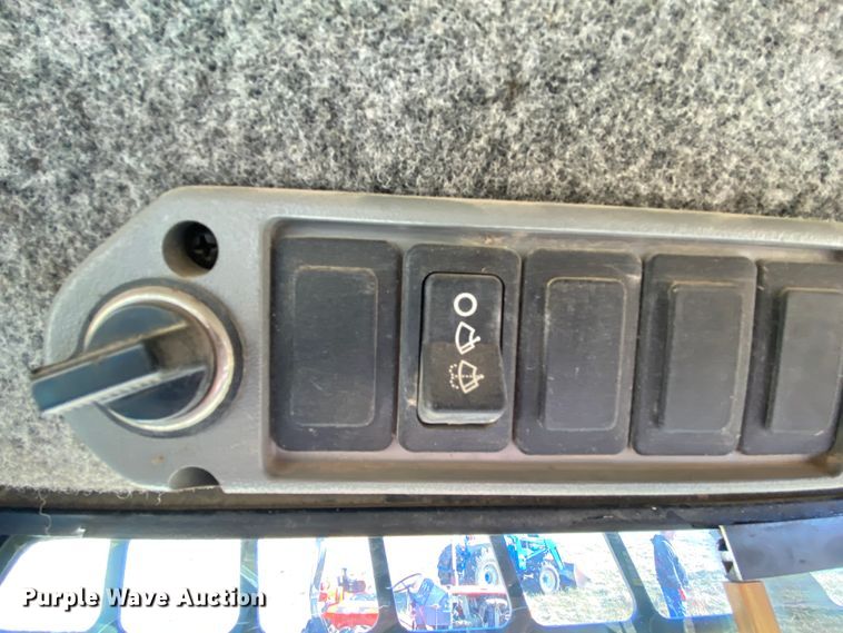 image for item EL9623 2005 Bobcat T190  tracked skid steer loader