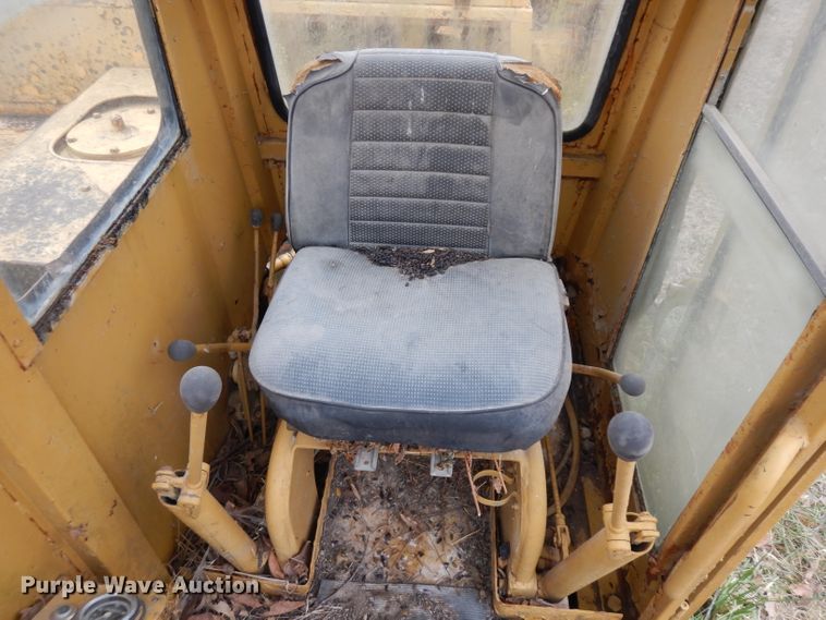 image for item EY9161 1968 Massey Ferguson MF450 excavator