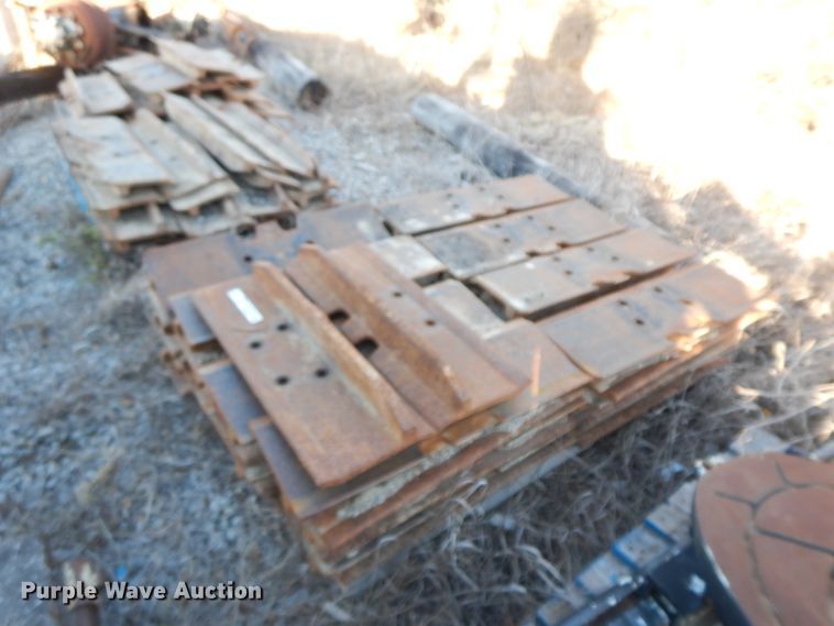 image for item GK9669 Caterpillar 336 single grouser track pads