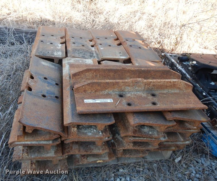 image for item GK9669 Caterpillar 336 single grouser track pads