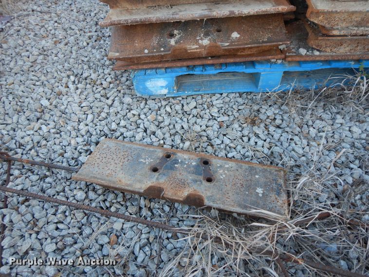 image for item GK9669 Caterpillar 336 single grouser track pads