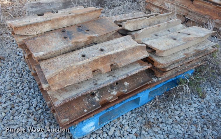 image for item GK9669 Caterpillar 336 single grouser track pads
