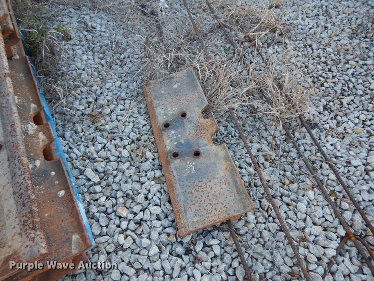 image for item GK9669 Caterpillar 336 single grouser track pads