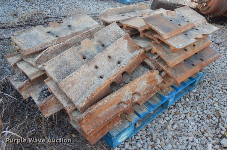 image for item GK9669 Caterpillar 336 single grouser track pads