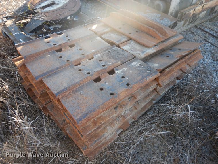 image for item GK9669 Caterpillar 336 single grouser track pads