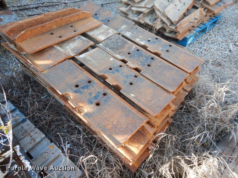 image for item GK9669 Caterpillar 336 single grouser track pads