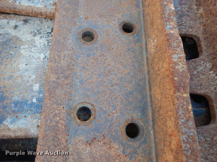 image for item GK9669 Caterpillar 336 single grouser track pads