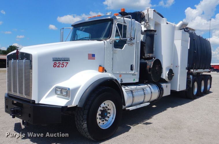image for item GM9097 2013 Kenworth T800  vacuum truck