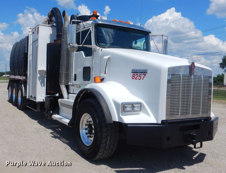 image for item GM9097 2013 Kenworth T800  vacuum truck