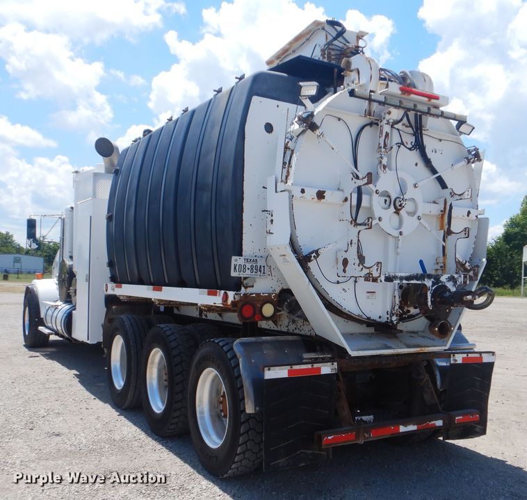 image for item GM9097 2013 Kenworth T800  vacuum truck