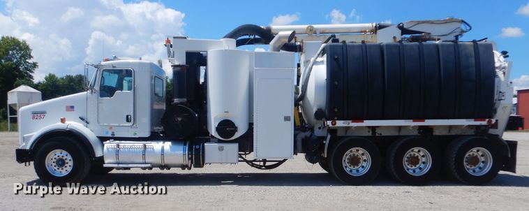 image for item GM9097 2013 Kenworth T800  vacuum truck