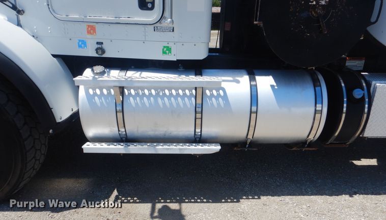 image for item GM9097 2013 Kenworth T800  vacuum truck