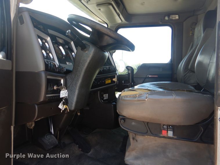 image for item GM9097 2013 Kenworth T800  vacuum truck