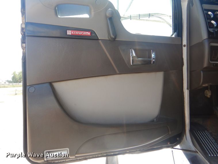 image for item GM9097 2013 Kenworth T800  vacuum truck