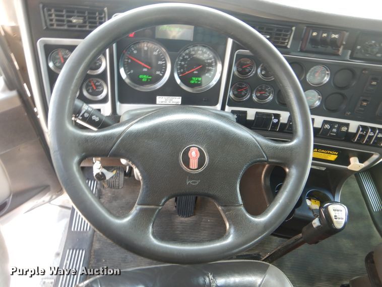 image for item GM9097 2013 Kenworth T800  vacuum truck