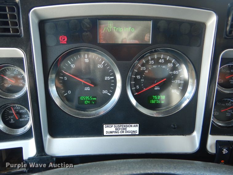 image for item GM9097 2013 Kenworth T800  vacuum truck