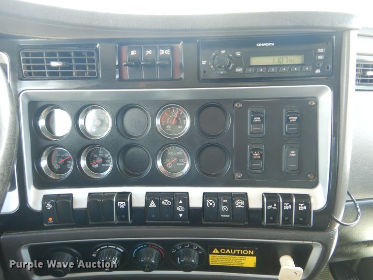 image for item GM9097 2013 Kenworth T800  vacuum truck