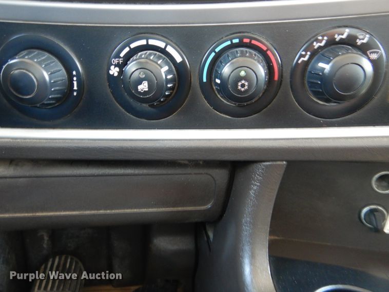 image for item GM9097 2013 Kenworth T800  vacuum truck