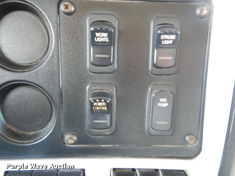 image for item GM9097 2013 Kenworth T800  vacuum truck