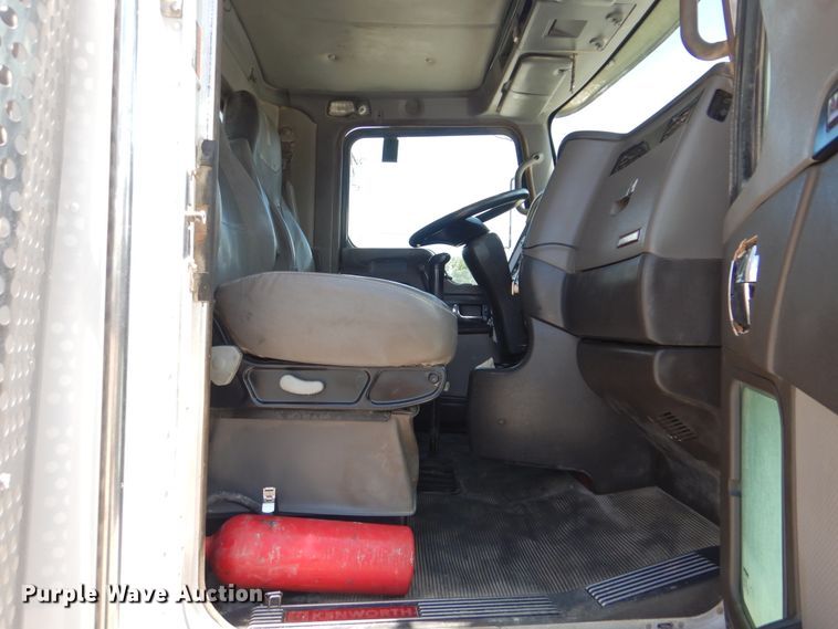 image for item GM9097 2013 Kenworth T800  vacuum truck