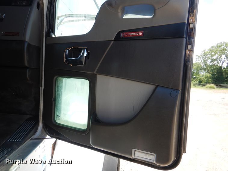 image for item GM9097 2013 Kenworth T800  vacuum truck