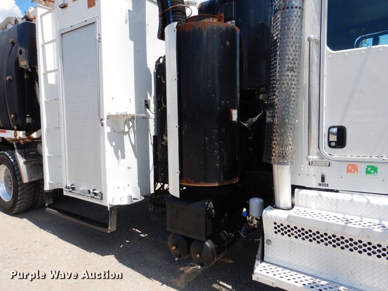 image for item GM9097 2013 Kenworth T800  vacuum truck