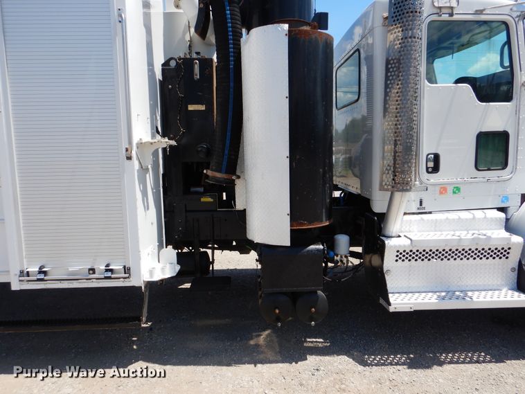 image for item GM9097 2013 Kenworth T800  vacuum truck