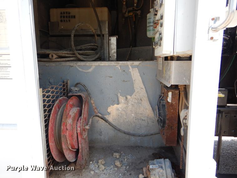 image for item GM9097 2013 Kenworth T800  vacuum truck