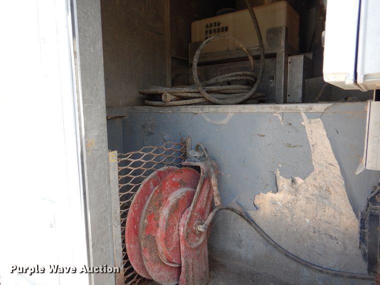 image for item GM9097 2013 Kenworth T800  vacuum truck