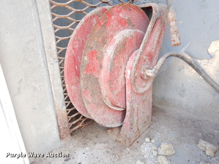 image for item GM9097 2013 Kenworth T800  vacuum truck