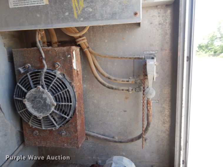 image for item GM9097 2013 Kenworth T800  vacuum truck