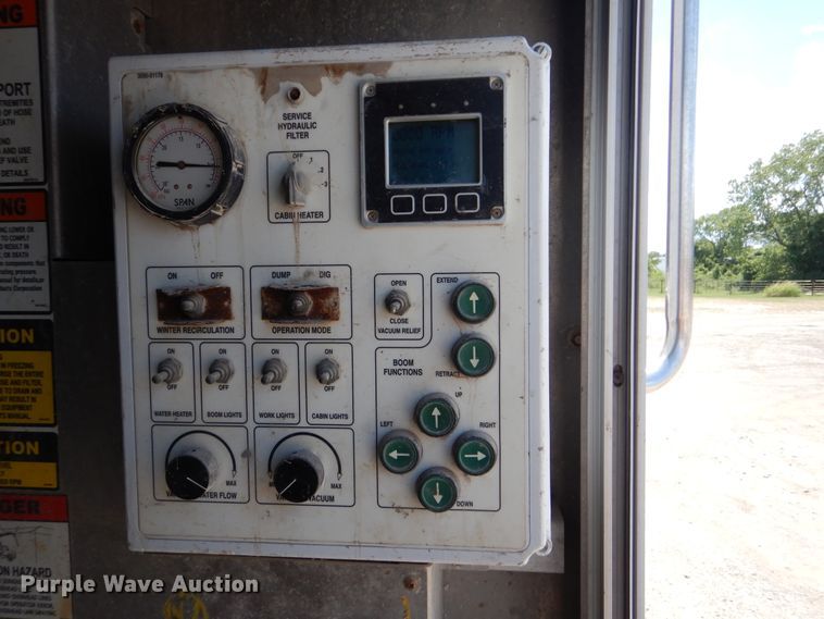 image for item GM9097 2013 Kenworth T800  vacuum truck