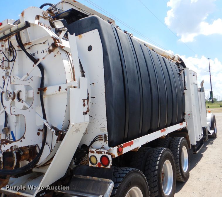 image for item GM9097 2013 Kenworth T800  vacuum truck