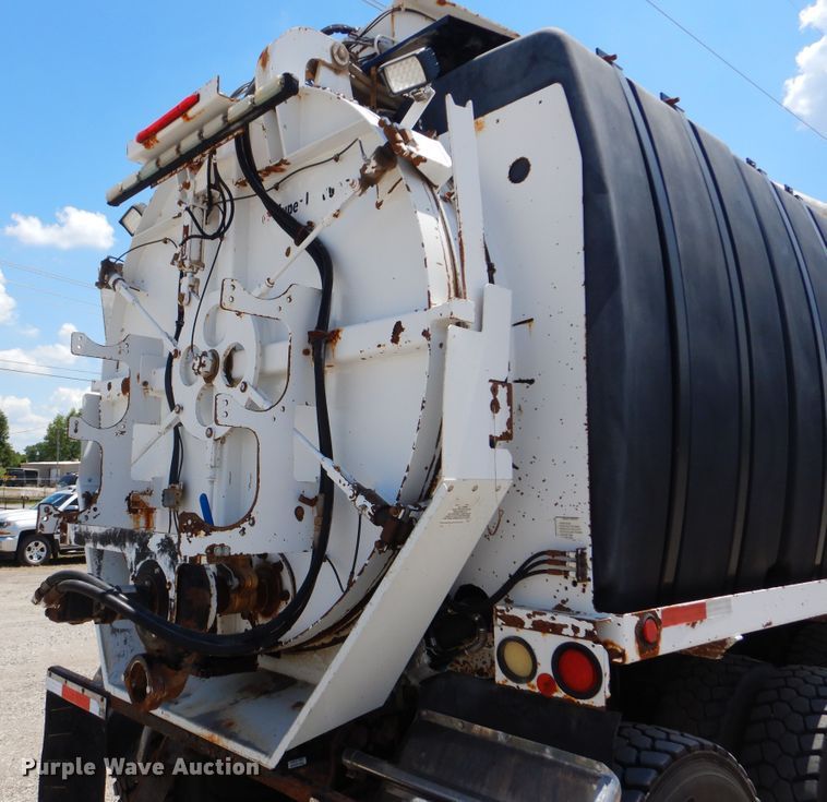 image for item GM9097 2013 Kenworth T800  vacuum truck