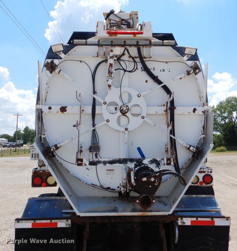 image for item GM9097 2013 Kenworth T800  vacuum truck