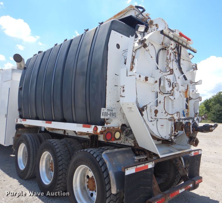 image for item GM9097 2013 Kenworth T800  vacuum truck