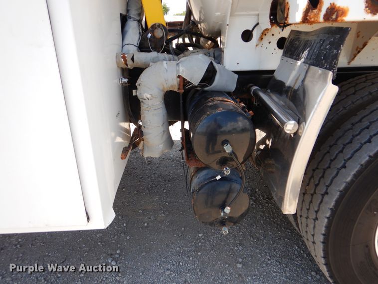 image for item GM9097 2013 Kenworth T800  vacuum truck