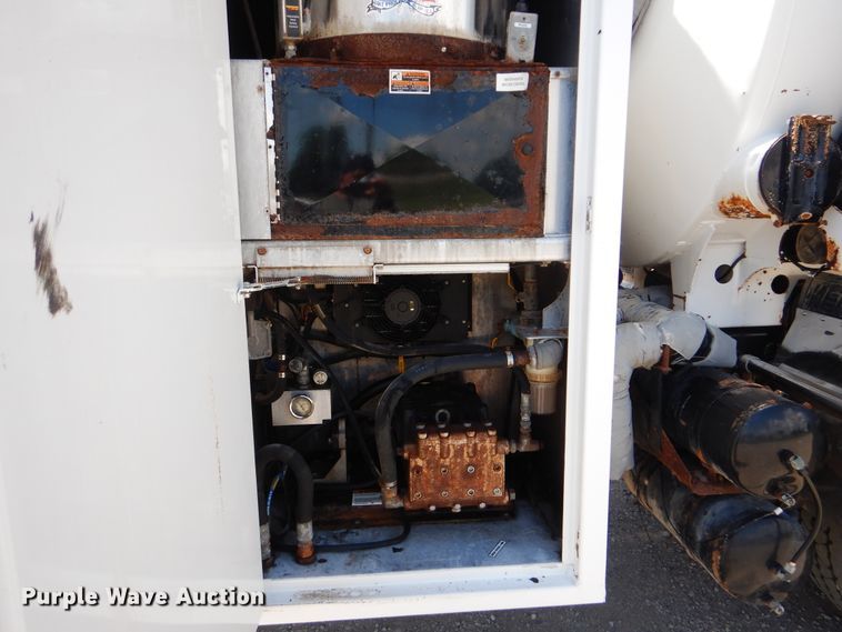 image for item GM9097 2013 Kenworth T800  vacuum truck