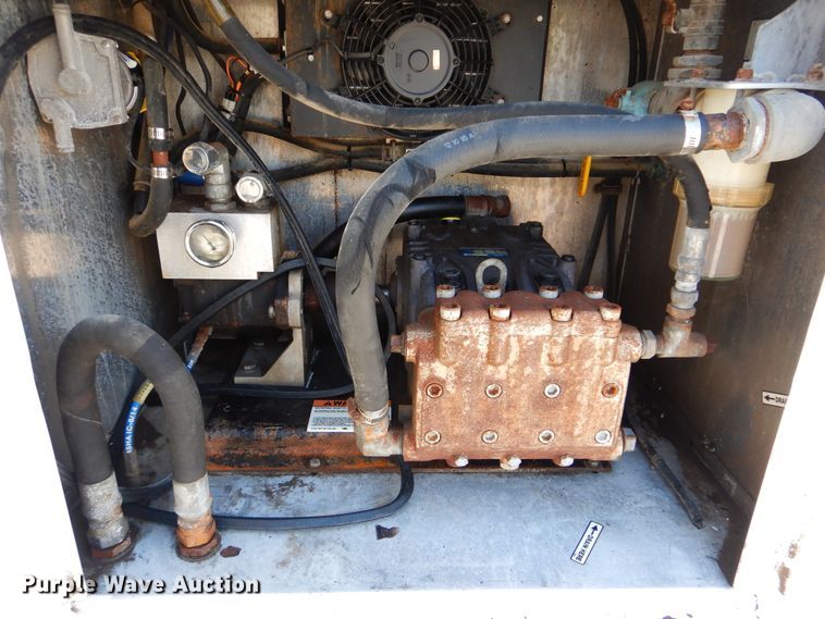 image for item GM9097 2013 Kenworth T800  vacuum truck