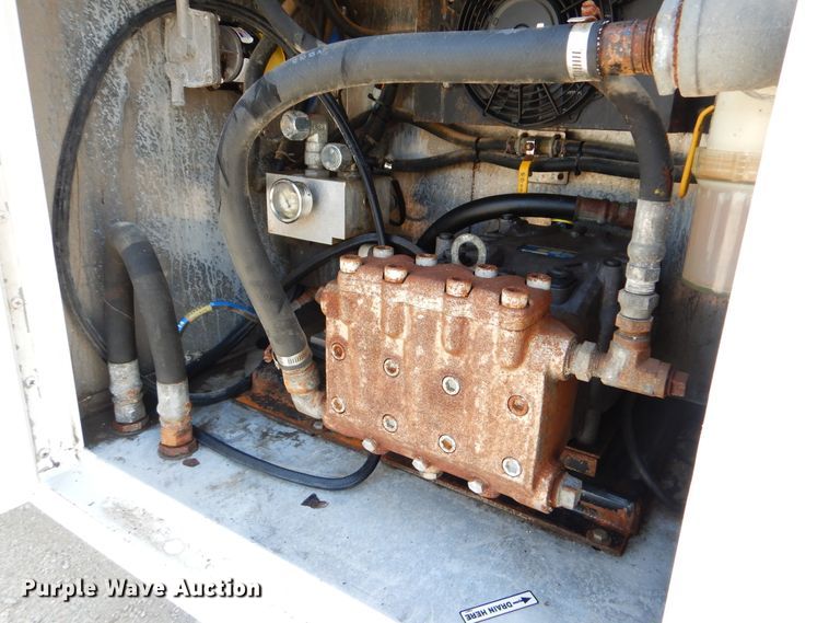 image for item GM9097 2013 Kenworth T800  vacuum truck