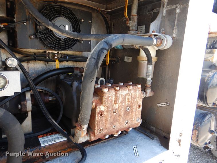 image for item GM9097 2013 Kenworth T800  vacuum truck