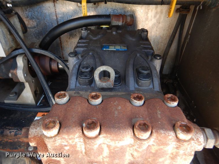 image for item GM9097 2013 Kenworth T800  vacuum truck