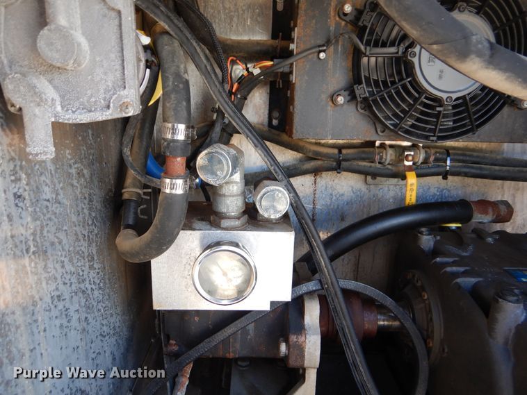 image for item GM9097 2013 Kenworth T800  vacuum truck