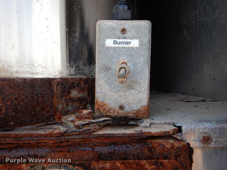 image for item GM9097 2013 Kenworth T800  vacuum truck