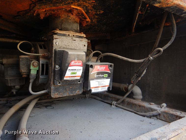 image for item GM9097 2013 Kenworth T800  vacuum truck