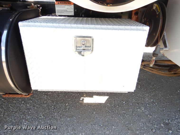 image for item GM9097 2013 Kenworth T800  vacuum truck